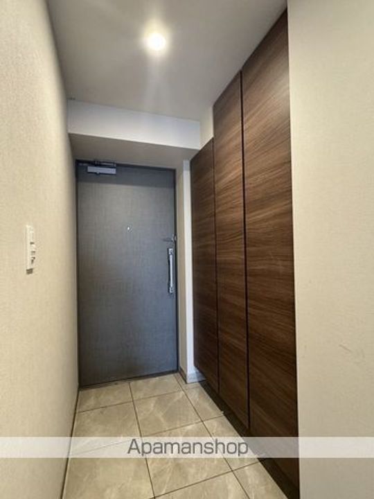 埼玉県八潮市大瀬1丁目の賃貸マンションの玄関