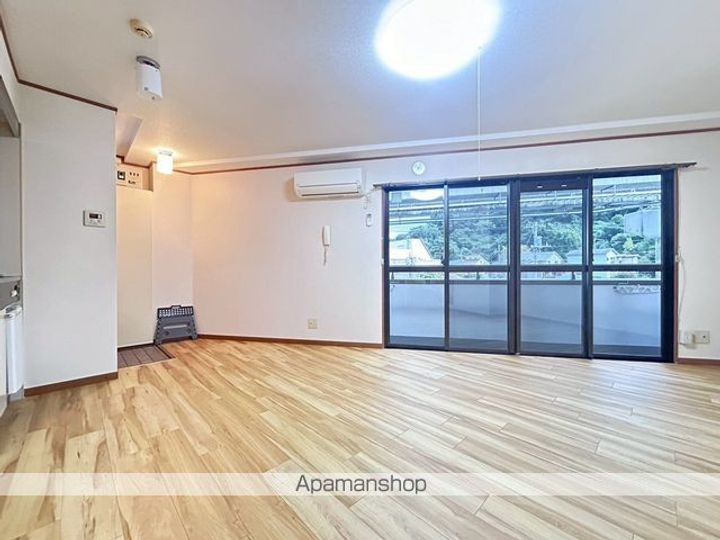 プチコート高幡の居間