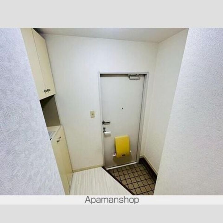 メゾン旭 C棟の玄関