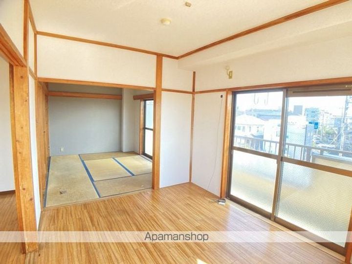 ピースフルハイツ301の居間