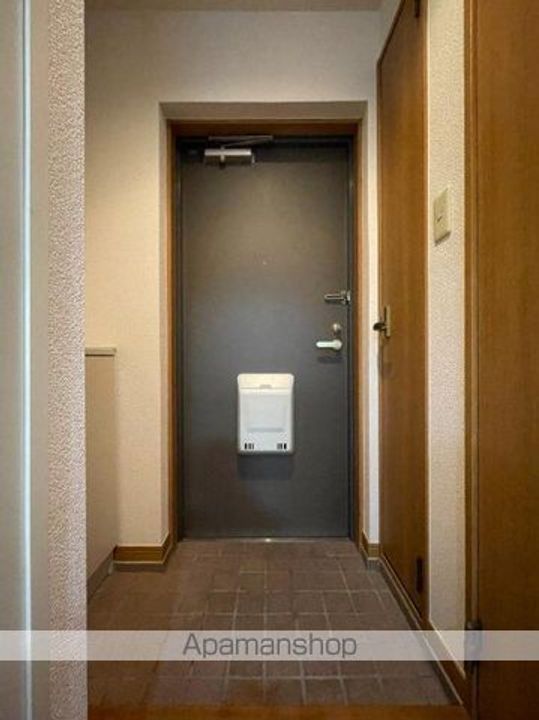 東京都中野区中野3丁目の賃貸マンションの玄関