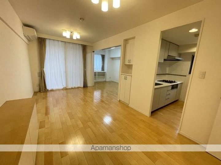 東京都杉並区荻窪4丁目の賃貸マンションの居間