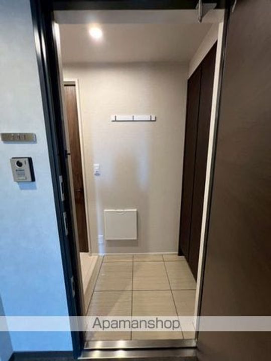 東京都中野区沼袋4丁目の賃貸マンションの玄関