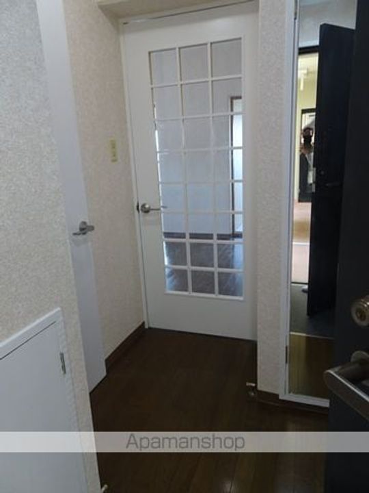 共立マンション小松里407の玄関