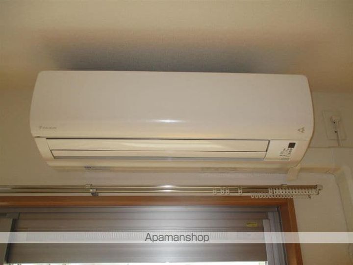 サープラスの内装