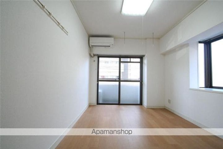 愛媛県松山市道後今市の賃貸マンション201の居間