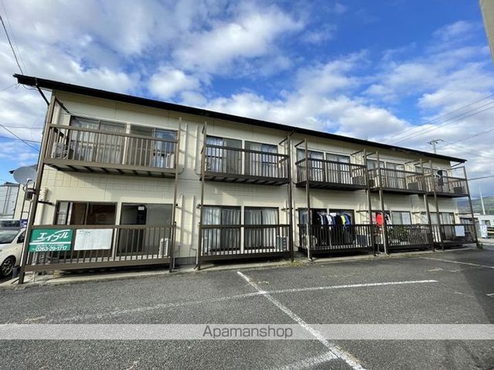 長野県松本市野溝西3丁目の賃貸アパートの外観