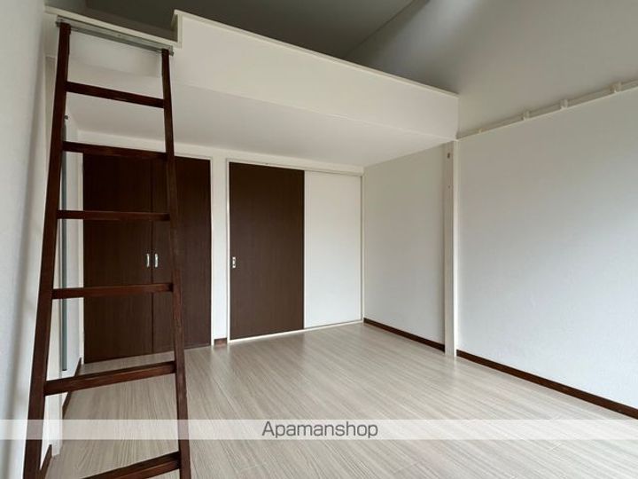 プリンスコート山手町A205の居間