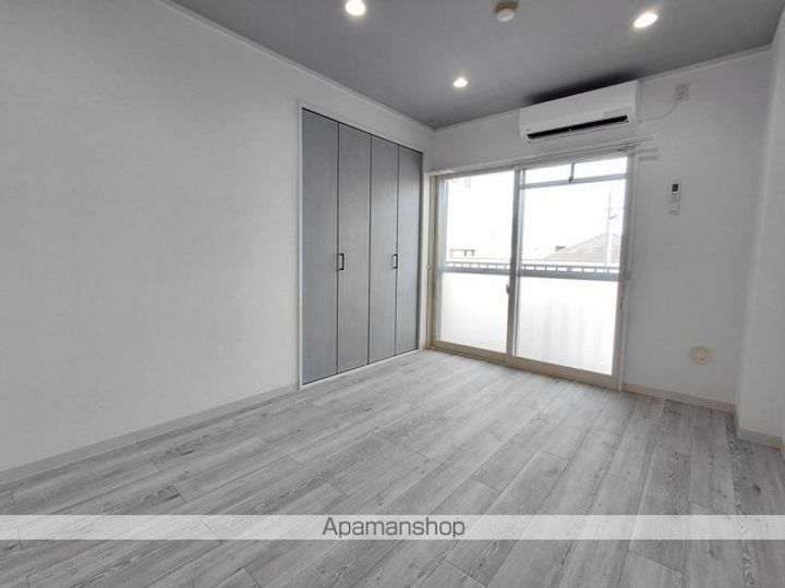 カームハイツ銀杏町305の居間