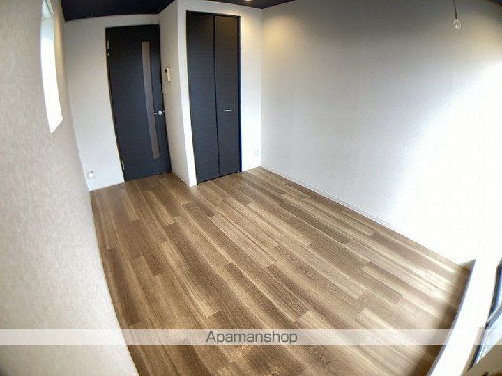 神奈川県川崎市川崎区京町1丁目の賃貸マンションの居間