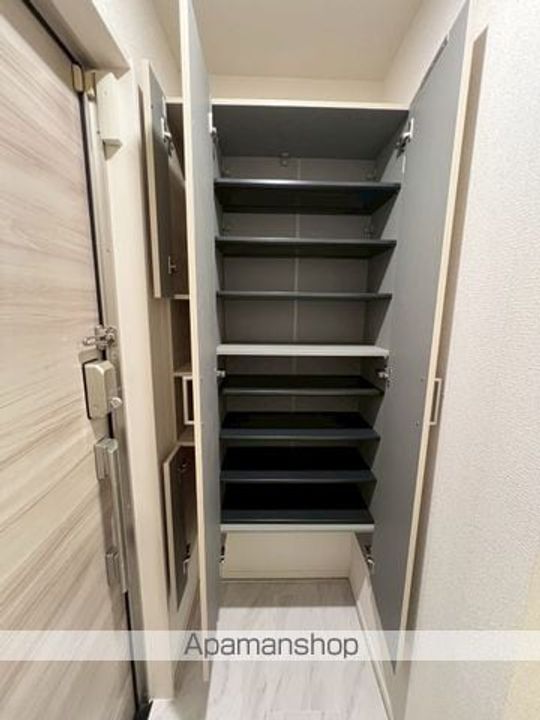 東京都中野区中野1丁目の賃貸アパートの内装