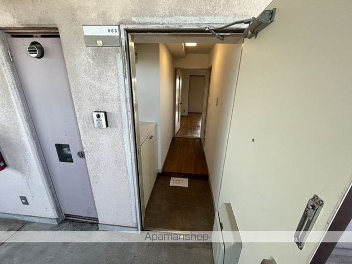 グランメゾン金城803の玄関