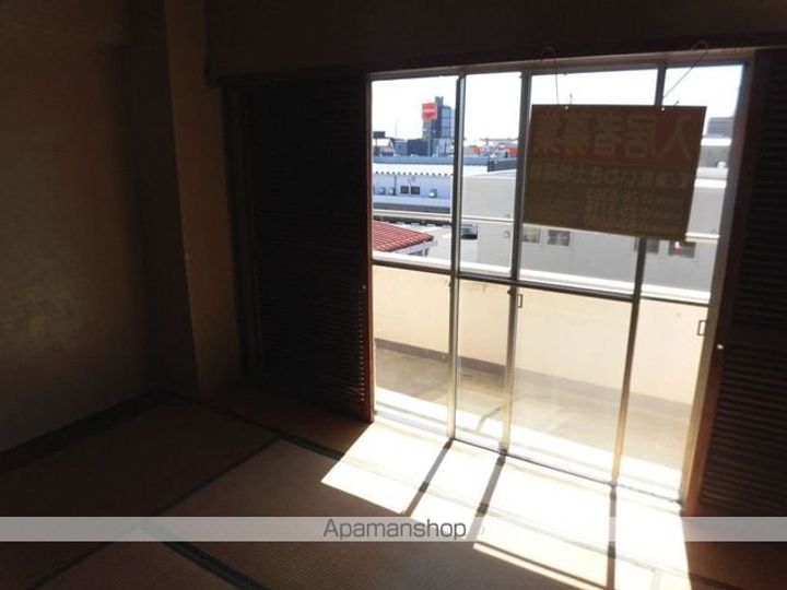 フラワーフィールドマンション218の居間