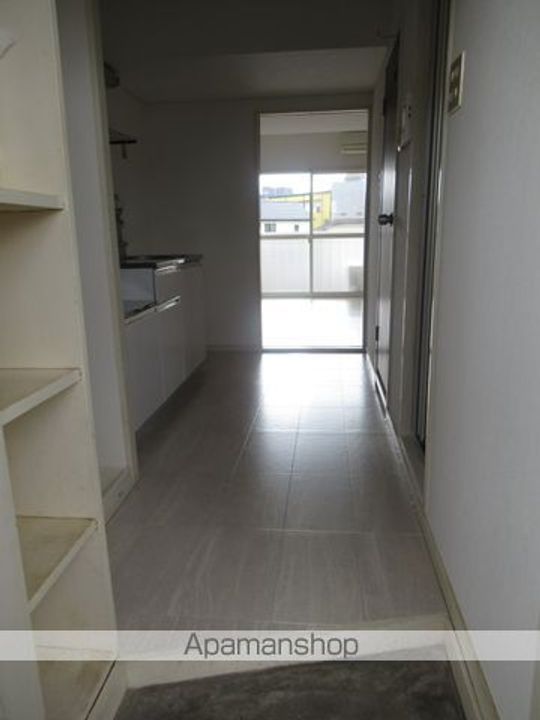 プリンスコート山手町A205の玄関