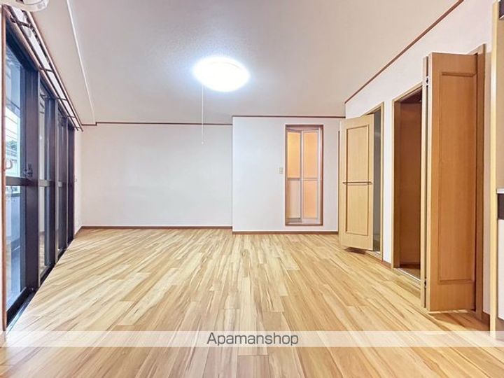 プチコート高幡の内装