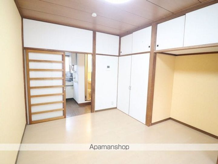 福島県郡山市安積町日出山字大洲河原の賃貸アパートの居間