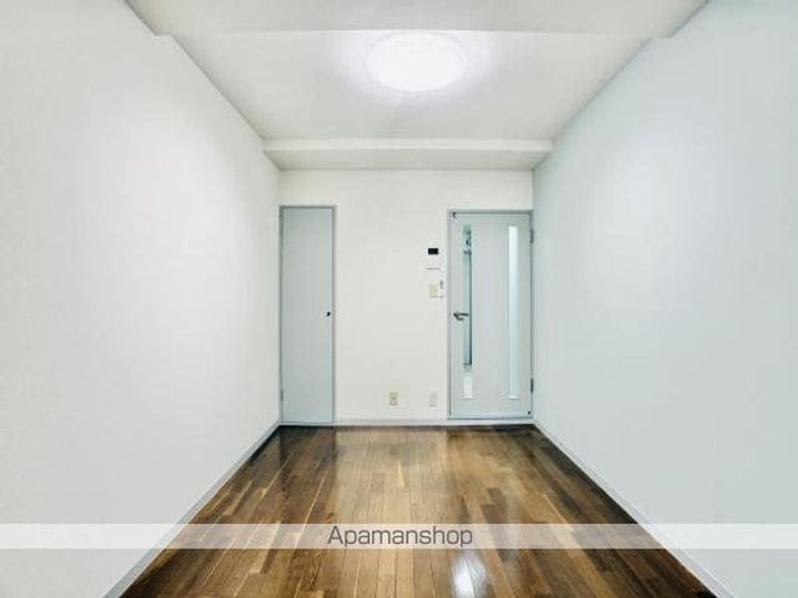 東京都世田谷区松原1丁目の賃貸マンションの居間