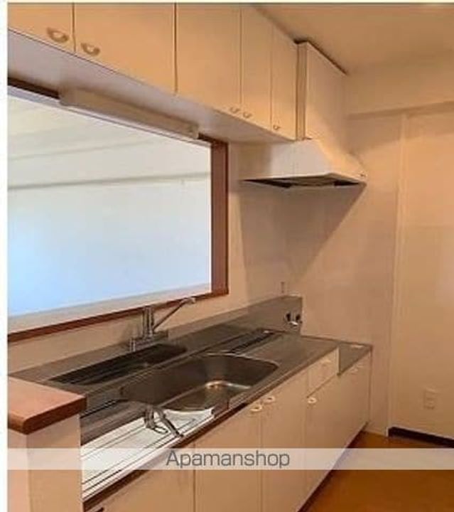 東京都青梅市新町1丁目の賃貸マンションのキッチン