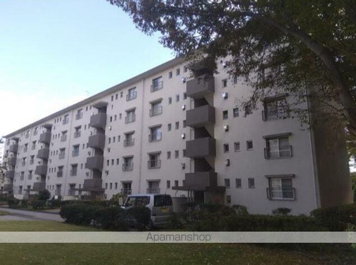 小金原団地6−7街区4号棟の外観