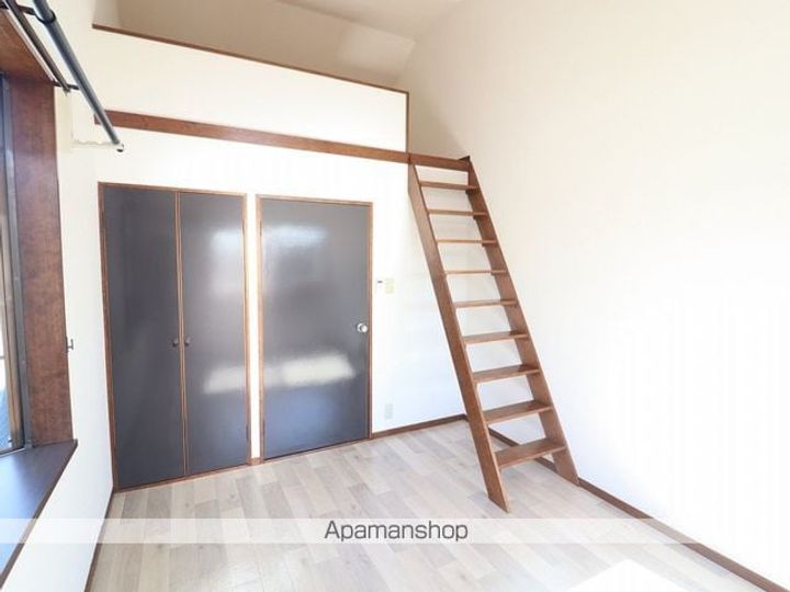 福島県郡山市開成2丁目の賃貸アパートの居間