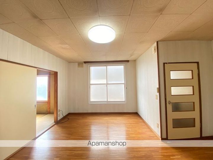 横山アパート第二(ヨコヤマアパートダイニ)2階右の内装