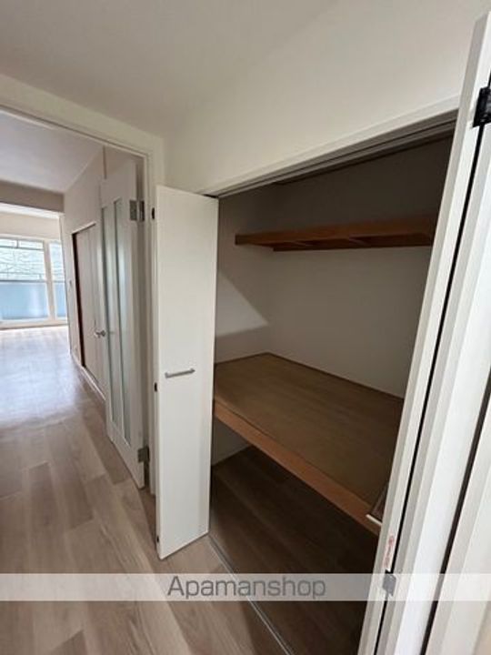 大阪府泉大津市東助松町1丁目の賃貸マンションの内装
