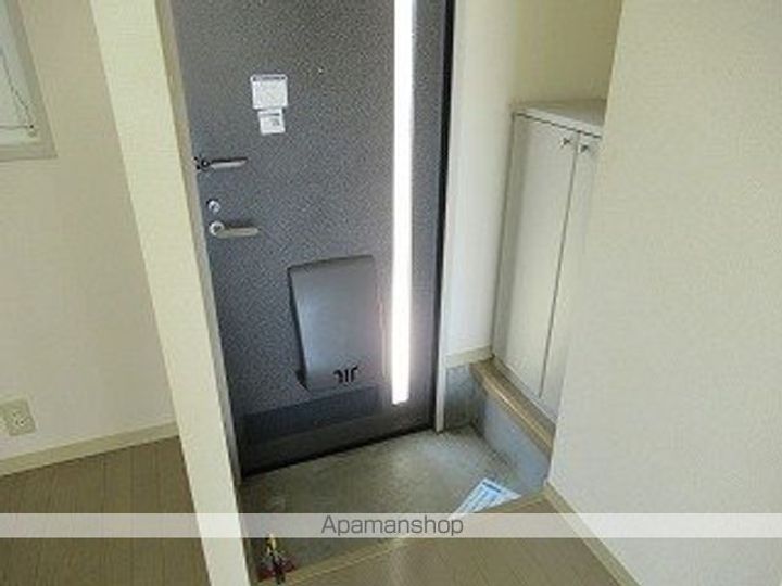 グランシェールA102の玄関