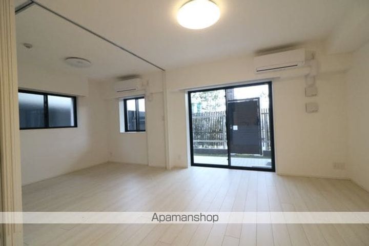 東京都武蔵野市境1丁目の賃貸マンションの居間