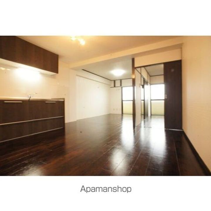 愛知県名古屋市中区金山5丁目の賃貸マンションの居間