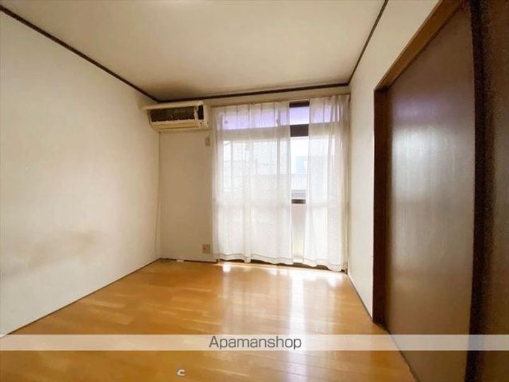 グローバルKYの居間