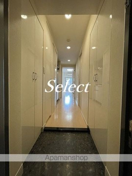 ライジングプレイス石川町504の玄関