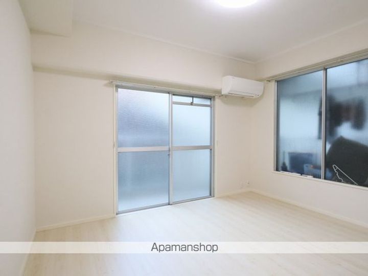 田中ビル302の居間