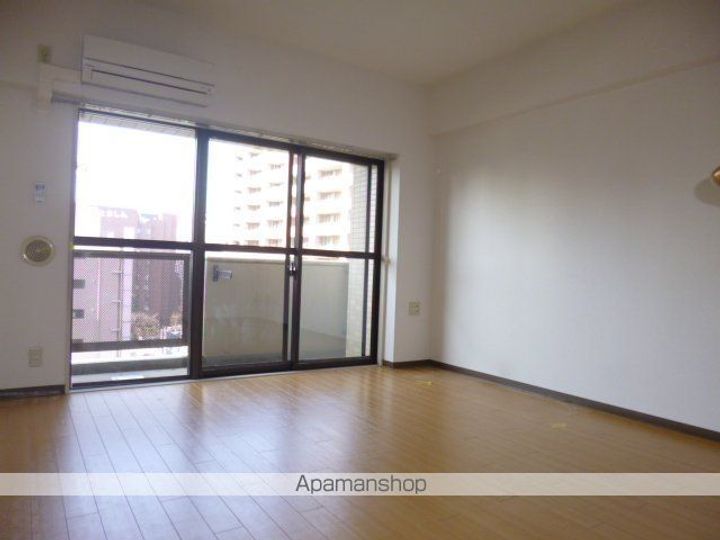 ラフィネ立川の居間