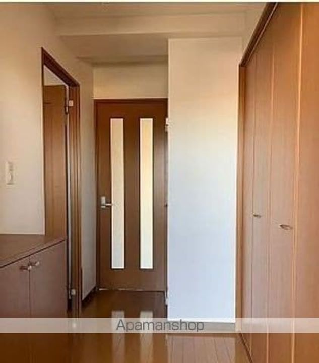 東京都青梅市新町1丁目の賃貸マンションの玄関