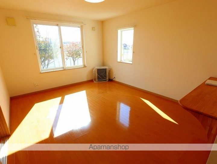 ロイヤルハイム明野新町I202の居間