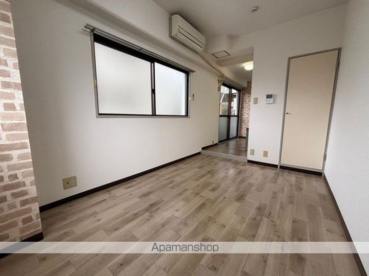 ピアライフ豊中の居間