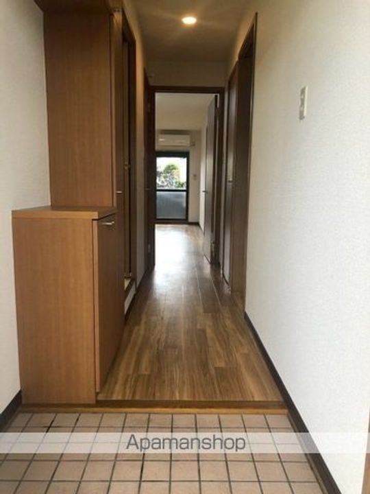 チャームテラス222Eの玄関