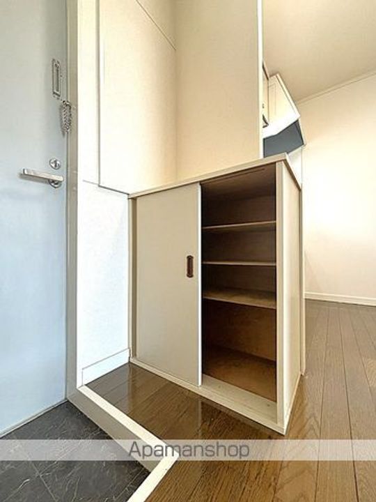 MARUCO青田205の玄関