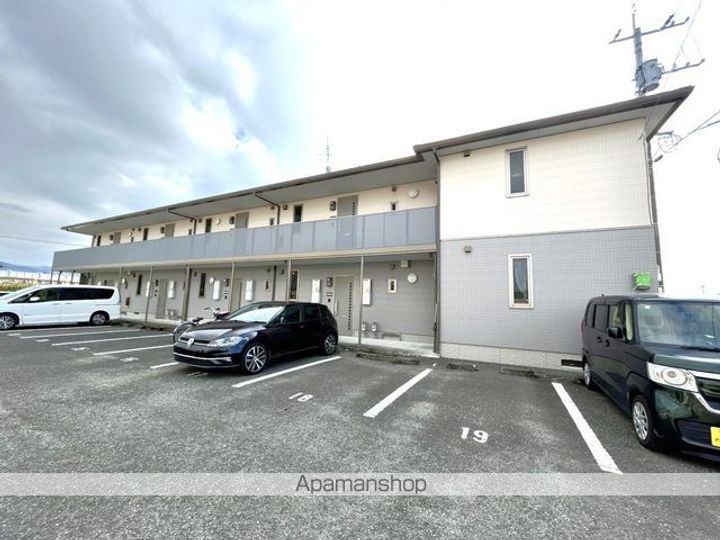 熊本県八代市鏡町両出の賃貸アパートの外観