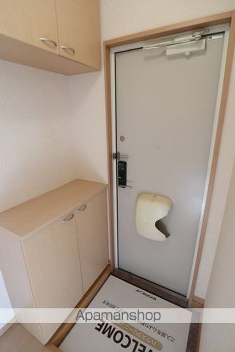 東京都東大和市芋窪6丁目の賃貸アパートの玄関