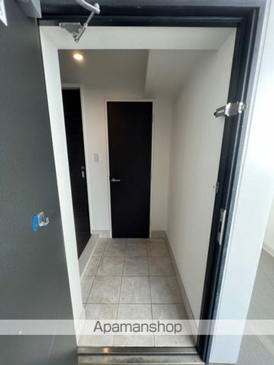 東京都新宿区北新宿4丁目の賃貸マンションの玄関