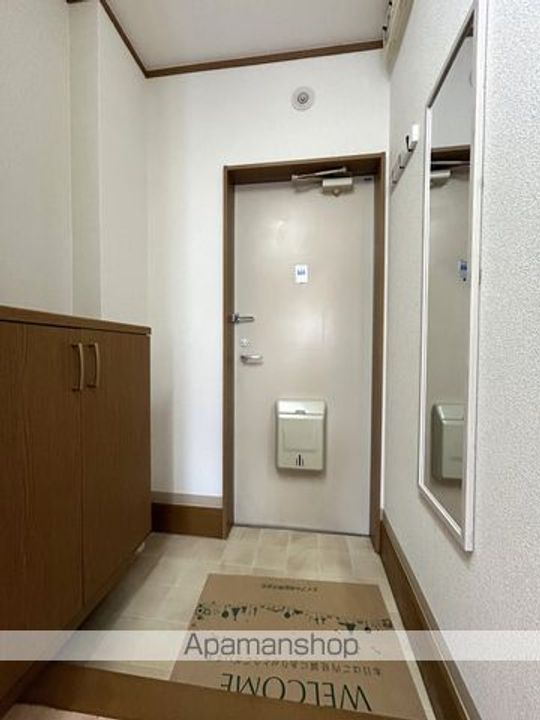 フローレスハタ112号室の玄関