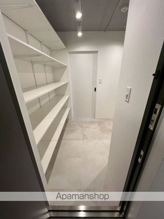 東京都杉並区方南1丁目の賃貸マンションの玄関