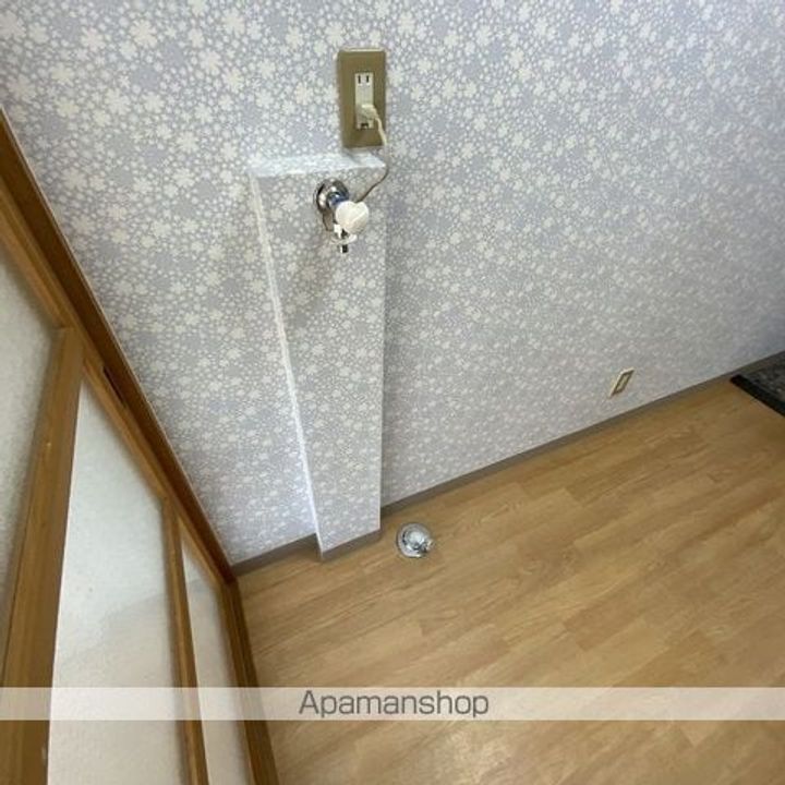クリスタルマンションの内装