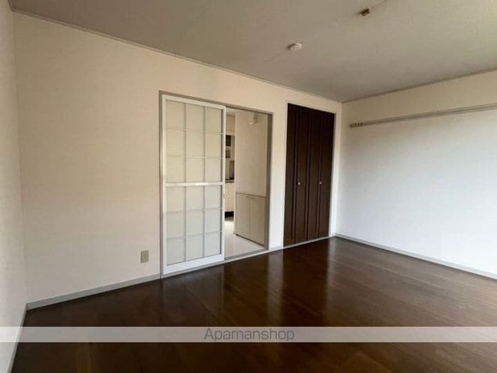 トゥインクルコート誠顕の居間