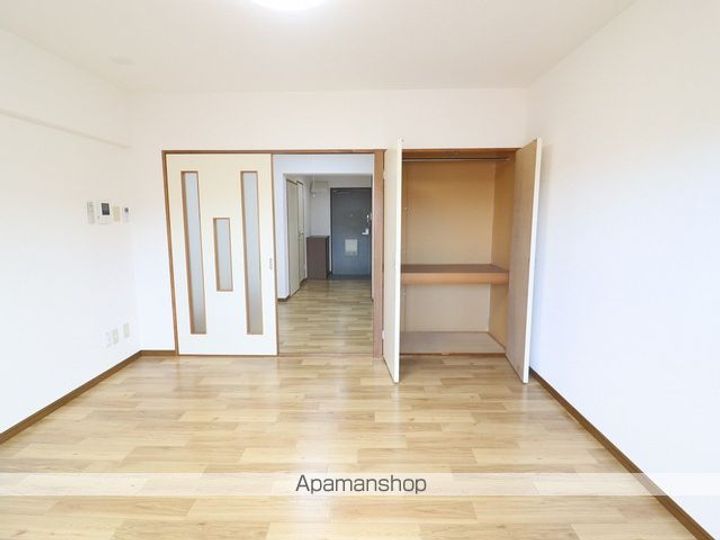 福島県郡山市山根町の賃貸マンションの居間