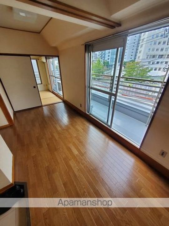 メゾン呉羽403の居間