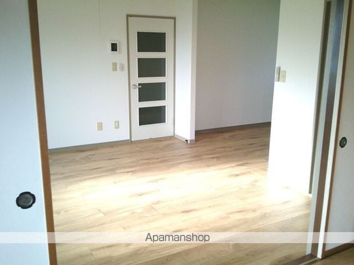 青森県八戸市長根1丁目の賃貸アパートの内装