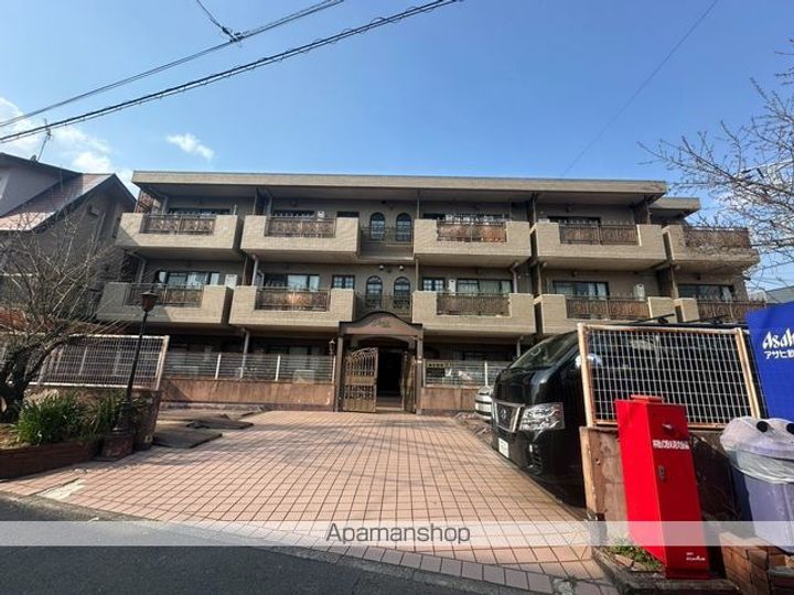 東京都新宿区下落合4丁目の賃貸マンションの外観