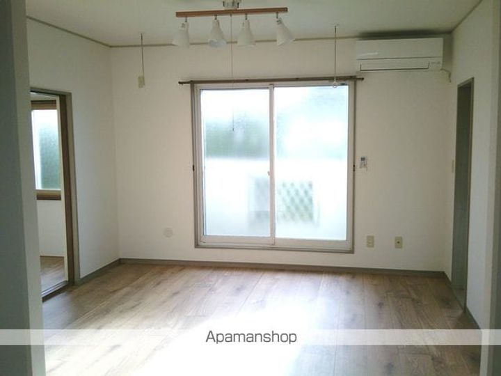 青森県八戸市長根1丁目の賃貸アパート3の居間